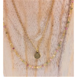 Collier en laiton et perles tourmaline avec chaîne double et accessoire mandala.