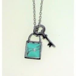 Collier avec un cadenas bleu turquoise en acier inoxydable