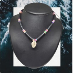 Collier perle fimo noire et grand coquillage