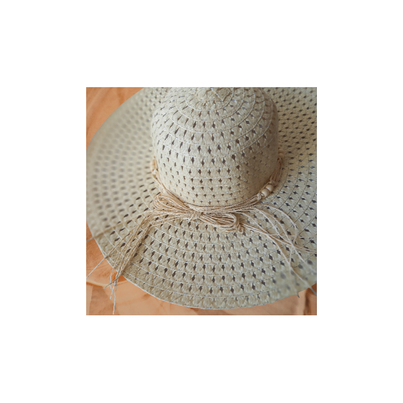 Capeline Beige  avec ruban rafia et perles enbois Taille 57-58